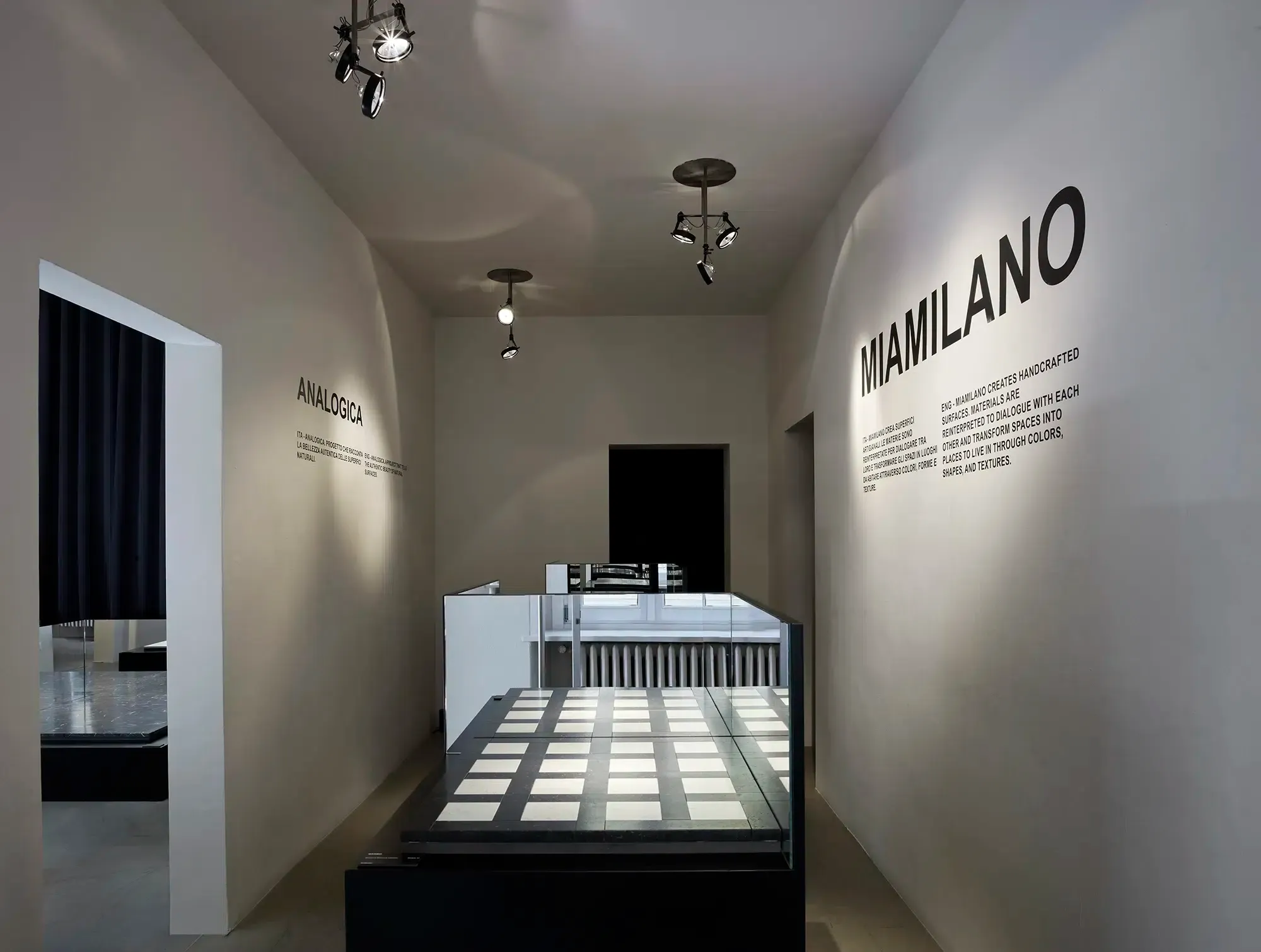 dettaglio-espositore-galleria-espositiva-mia-milano