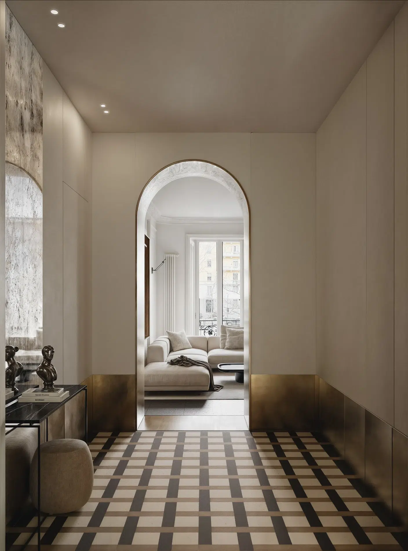 appartamento-a-parigi-pavimenti-in-terracotta-per-corridoio